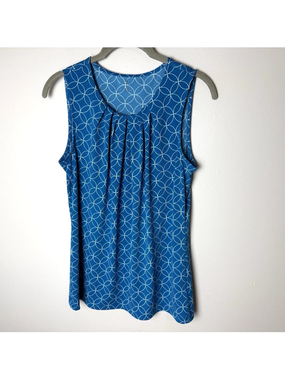 Worthington Sleeveless Blouse Size Small Top Stretch Blue White Geometric